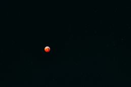 full-bloodmoon-with-stars
