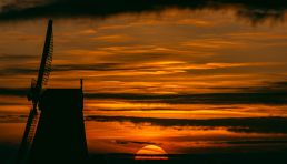 windmill-zaandam-during-sunrise